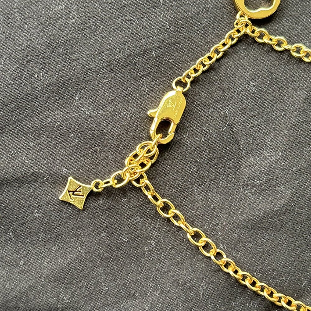 Louis Vuitton Four Leaf Clover Gold Bracelet - Picture 4 of 6